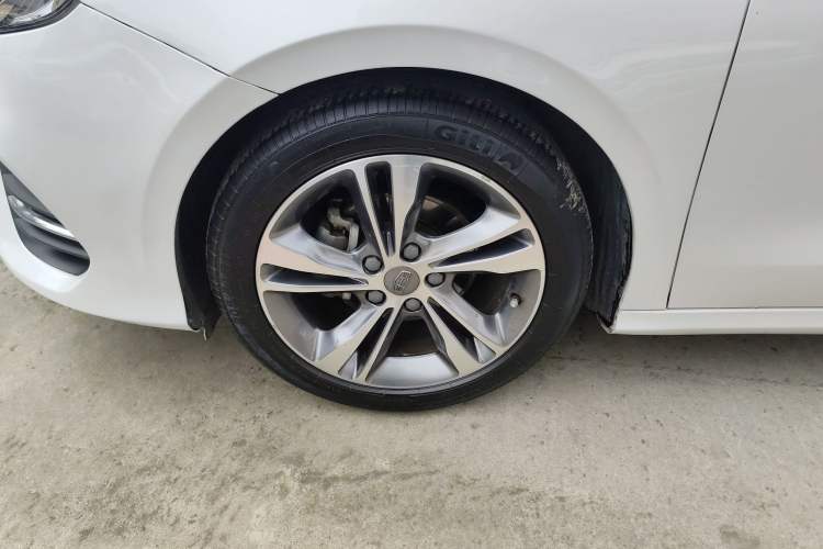 Used Geely Auto Binray 2018 14T CVT Binyi Edition Left Front Wheel Hub