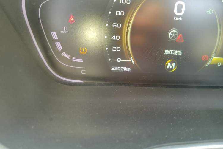 Used Geely Auto Binray 2018 14T Manual Binzhi Edition Odometer Close Up