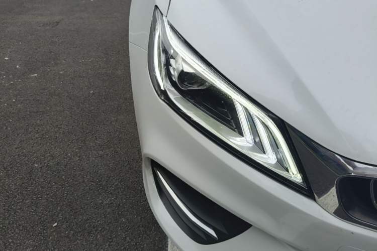 Used Geely Auto Binray 2018 14T CVT Binyi Edition Right Front Headlight