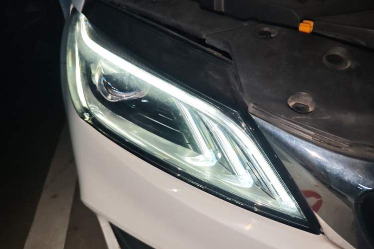 Used Geely Auto Binray 2018 14T CVT Binyi Edition Right Front Headlight