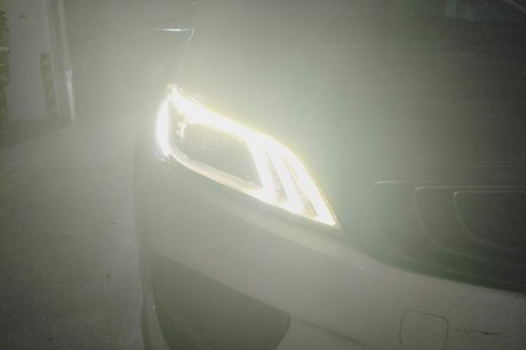 Used Geely Auto Binray 2018 14T CVT Binyi Edition Right Front Headlight