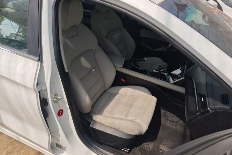 Used Geely Auto Binray 2018 14T Manual Colorful Edition Right Front Seat