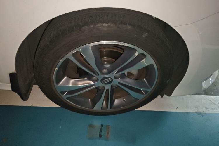 Used Geely Auto Binray 2018 14T CVT Binyi Edition Right Front Wheel Hub