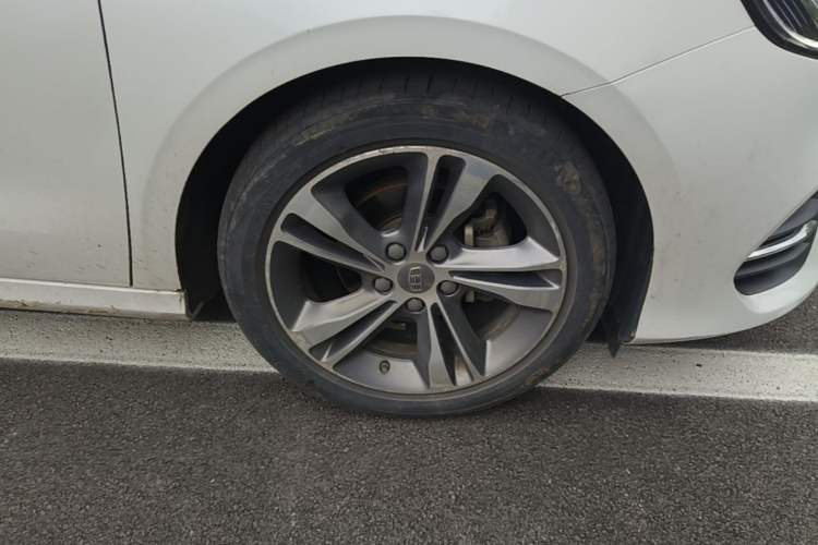 Used Geely Auto Binray 2018 14T CVT Binyi Edition Right Front Wheel Hub