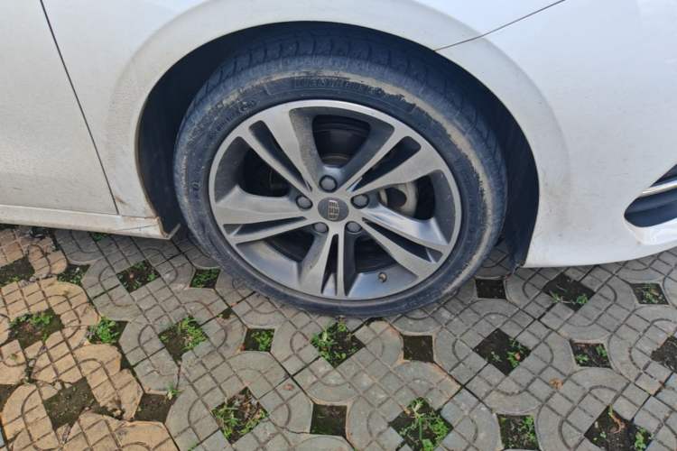 Used Geely Auto Binray 2018 14T CVT Binyi Edition Right Front Wheel Hub