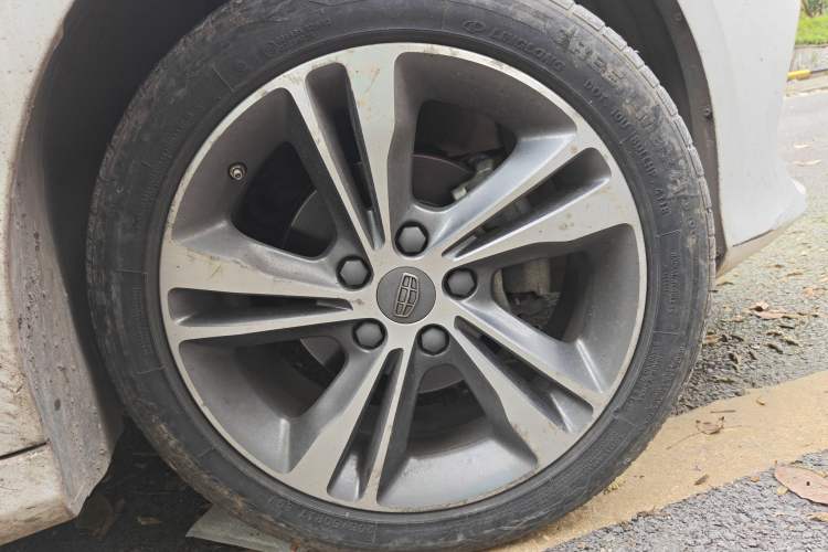 Used Geely Auto Binray 2018 14T Manual Binzhi Edition Right Front Wheel Hub