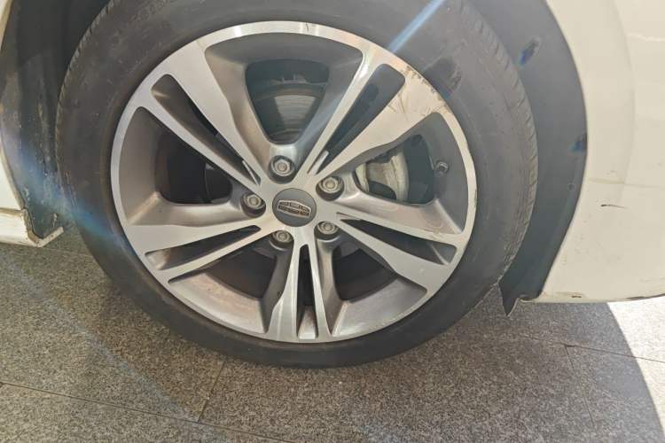 Used Geely Auto Binray 2018 14T CVT Binyi Edition Right Front Wheel Hub