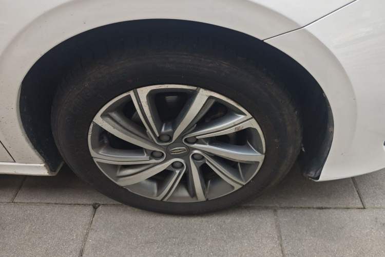 Used Geely Auto Binray 2018 14T CVT Colorful Edition Right Front Wheel Hub
