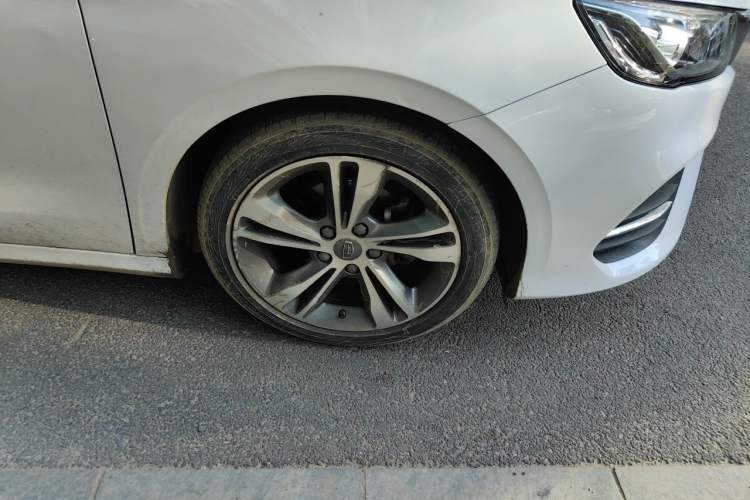 Used Geely Auto Binray 2018 14T CVT Binyi Edition Right Front Wheel Hub