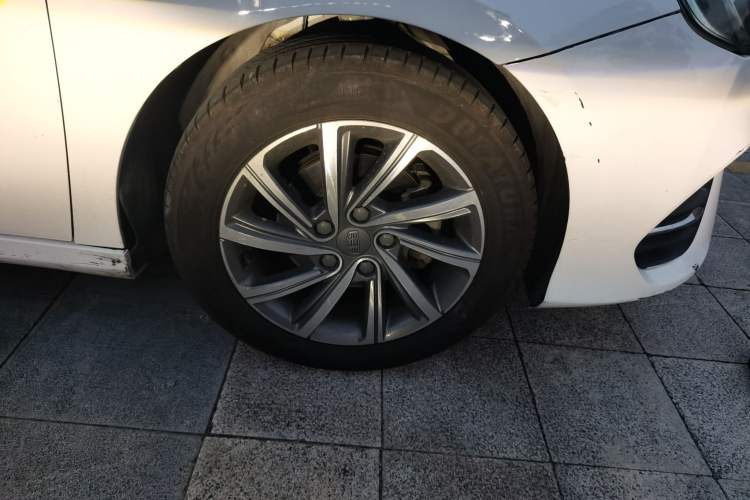 Used Geely Auto Binray 2018 14T CVT Colorful Edition Right Front Wheel Hub