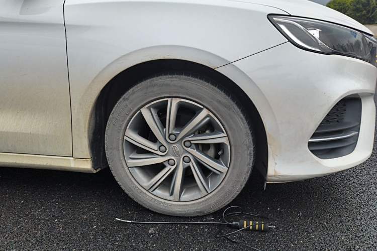 Used Geely Auto Binray 2018 14T CVT Colorful Edition Right Front Wheel Hub