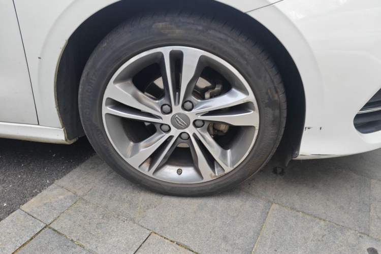Used Geely Auto Binray 2018 14T CVT Binyi Edition Right Front Wheel Hub