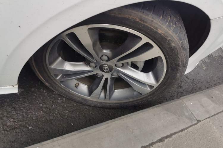 Used Geely Auto Binray 2018 14T CVT Binyi Edition Right Front Wheel Hub