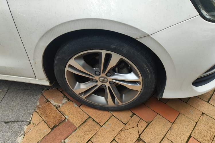 Used Geely Auto Binray 2018 14T CVT Binyi Edition Right Front Wheel Hub