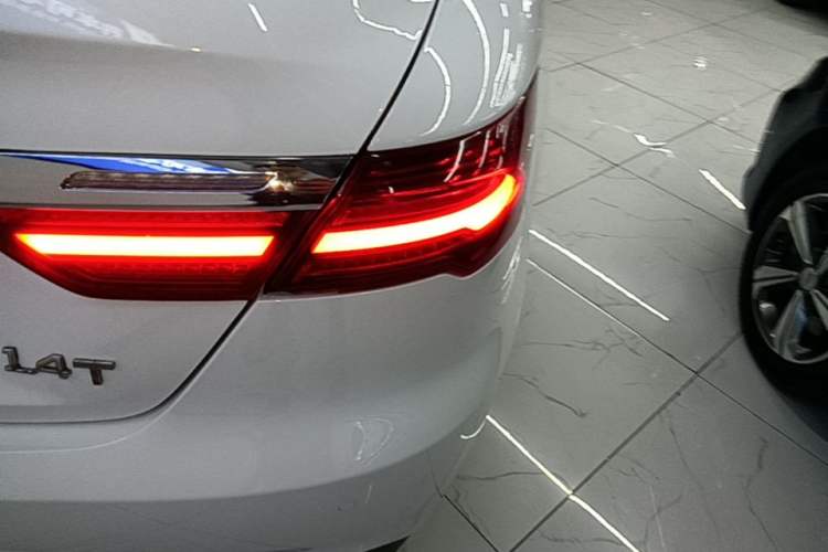 Used Geely Auto Binray 2018 14T CVT Binyi Edition Right Rear Taillight