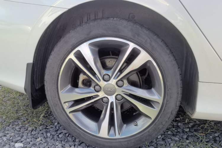Used Geely Auto Binray 2018 14T CVT Binyi Edition Right Rear Wheel Hub