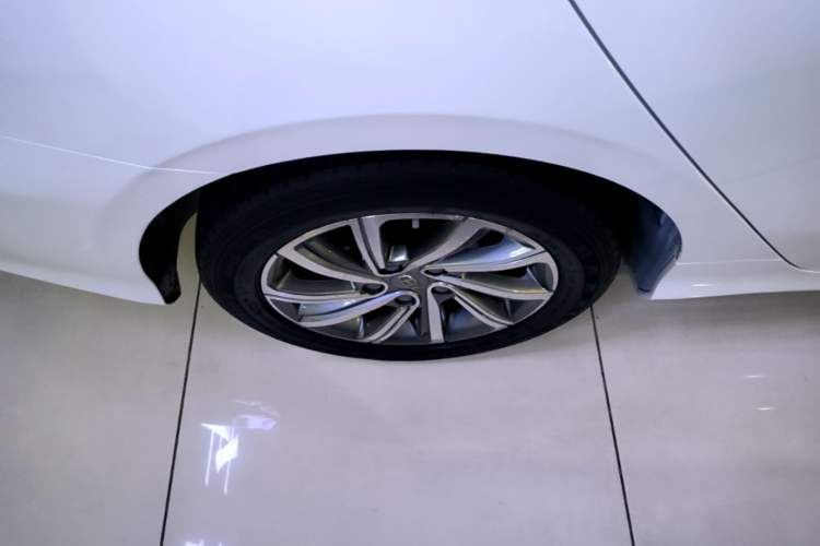 Used Geely Auto Binray 2018 14T Manual Colorful Edition Right Rear Wheel Hub