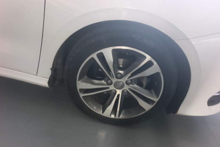 Used Geely Auto Binray 2018 14T CVT Binyi Edition Right Rear Wheel Hub