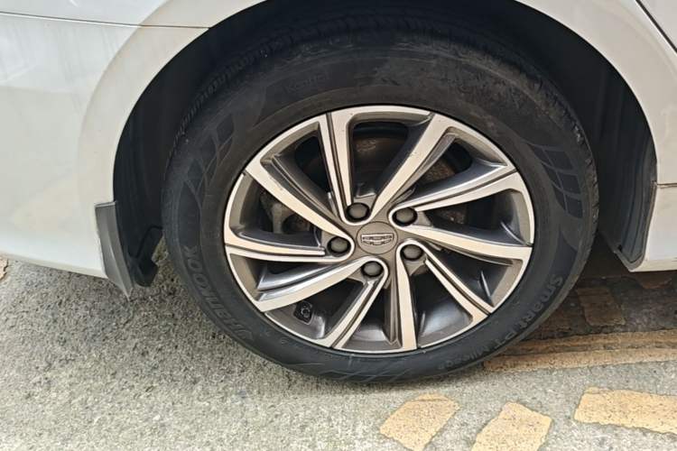 Used Geely Auto Binray 2018 14T CVT Colorful Edition Right Rear Wheel Hub