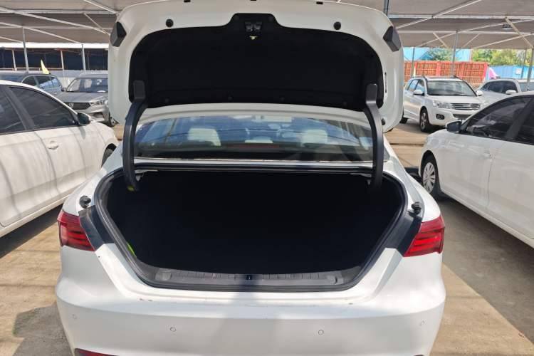 Used Geely Auto Binray 2018 14T Manual Colorful Edition Trunk