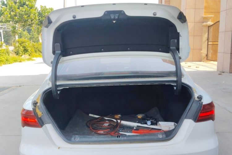 Used Geely Auto Binray 2018 14T CVT Binyi Edition Trunk