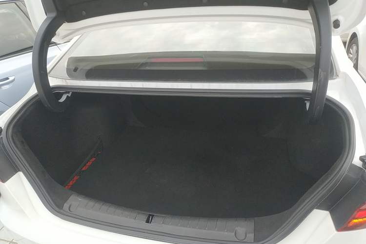 Used Geely Auto Binray 2018 14T CVT Binyi Edition Trunk