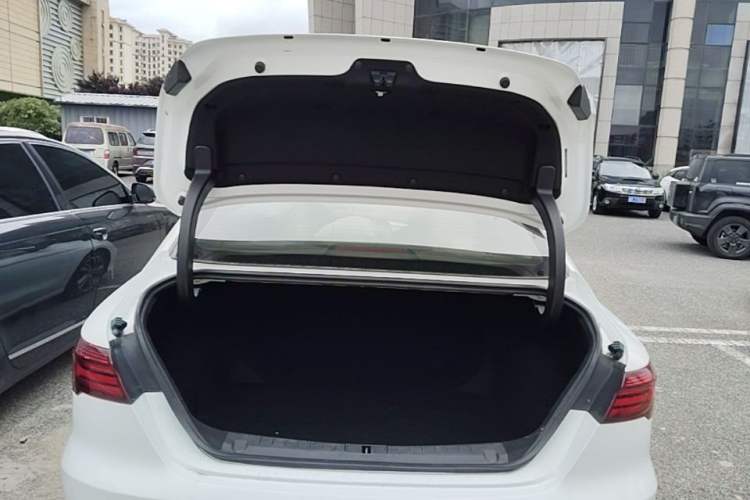 Used Geely Auto Binray 2018 14T CVT Binyi Edition Trunk