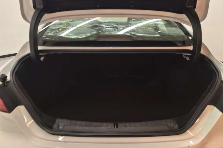 Used Geely Auto Binray 2018 14T Manual Colorful Edition Trunk