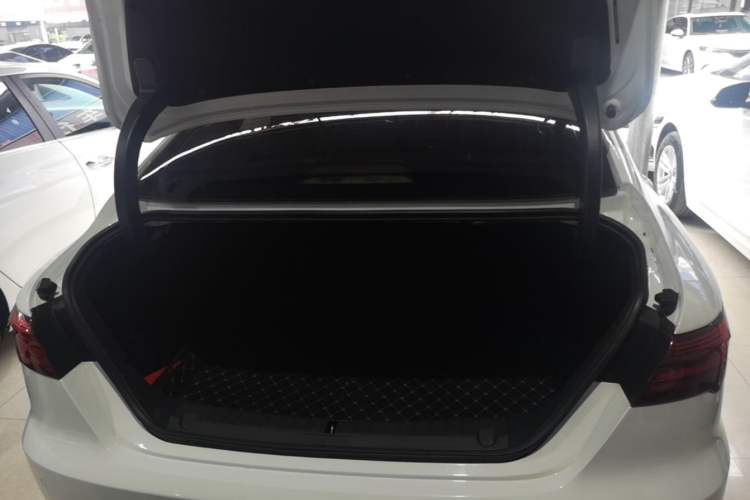 Used Geely Auto Binray 2018 14T CVT Binyi Edition Trunk