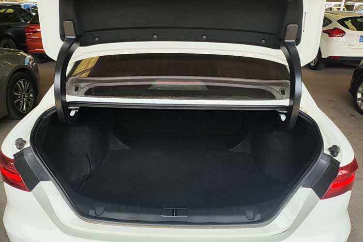Used Geely Auto Binray 2018 14T CVT Binyi Edition Trunk