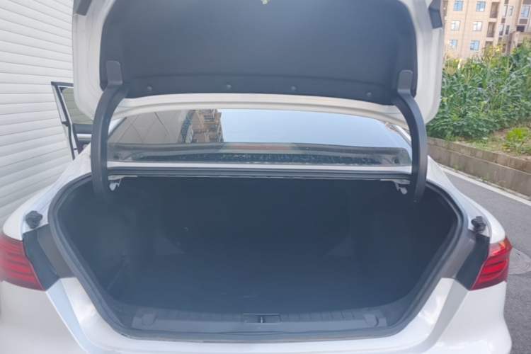 Used Geely Auto Binray 2018 14T CVT Binyi Edition Trunk