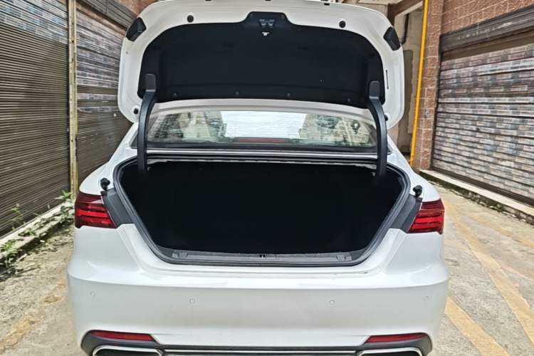 Used Geely Auto Binray 2018 14T CVT Colorful Edition Trunk