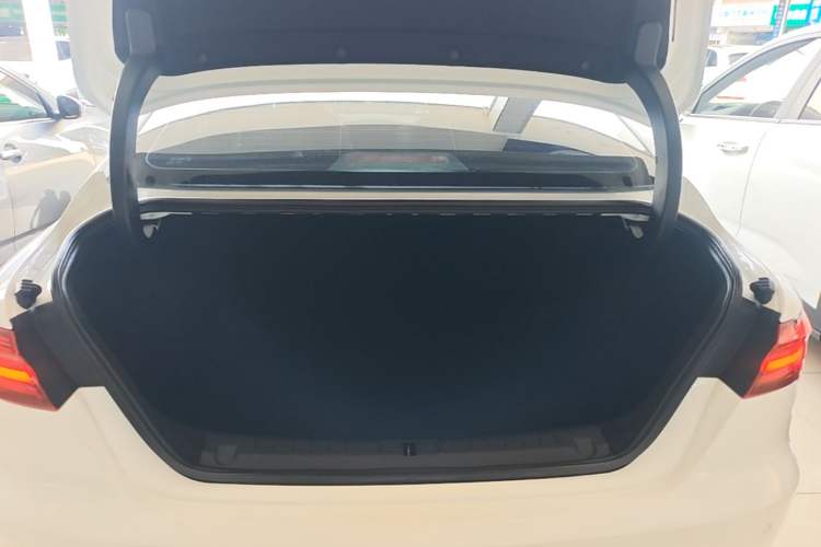 Used Geely Auto Binray 2018 14T CVT Binyi Edition Trunk