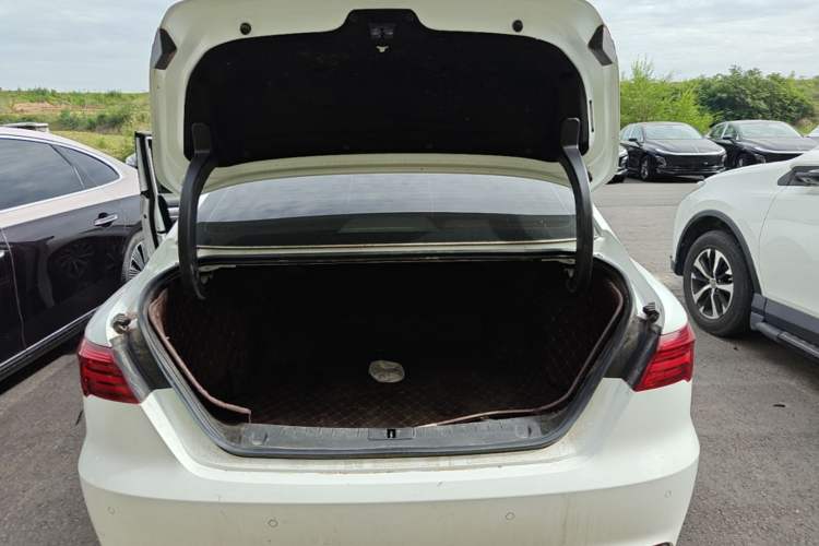 Used Geely Auto Binray 2018 14T CVT Colorful Edition Trunk