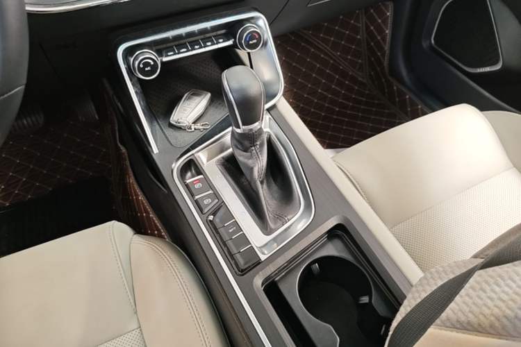 Used Geely Auto Binray 2018 14T CVT Binyi Edition Gear Lever