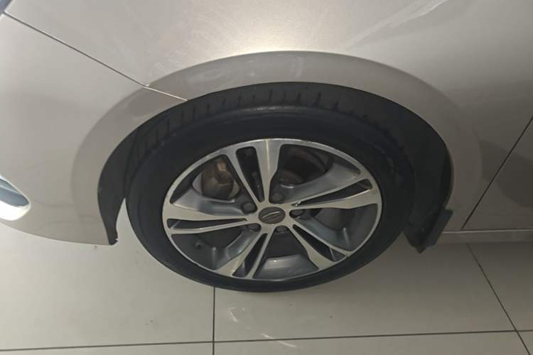 Used Geely Auto Binray 2018 14T CVT Binyi Edition Left Front Wheel Hub