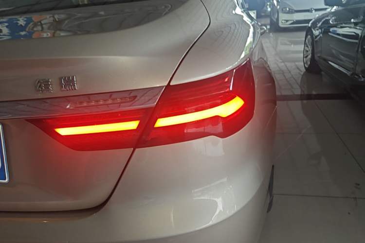 Used Geely Auto Binray 2018 14T CVT Binyi Edition Right Rear Taillight