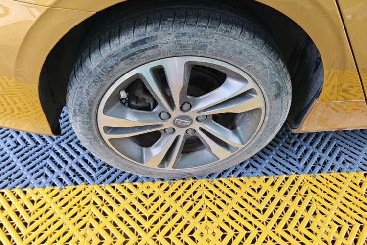 Used Geely Auto Binray 2018 14T CVT Binyi Edition Right Rear Wheel Hub