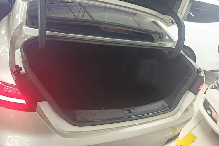 Used Geely Auto Binray 2018 14T CVT Binyi Edition Trunk