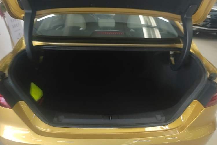 Used Geely Auto Binray 2018 14T CVT Binyi Edition Trunk