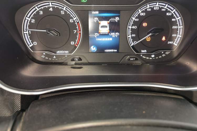 Used Geely Auto Binray 2019 200T Manual Binchi Edition Odometer Close Up