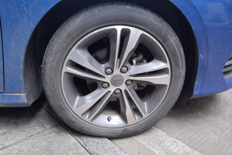Used Geely Auto Binray 2019 200T DCT Binzhi Edition Right Front Wheel Hub