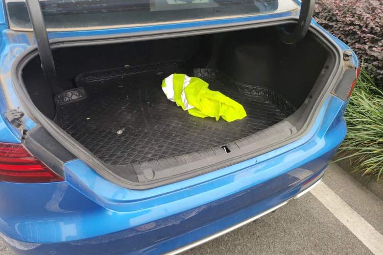 Used Geely Auto Binray 2019 200T Manual Binchi Edition Trunk