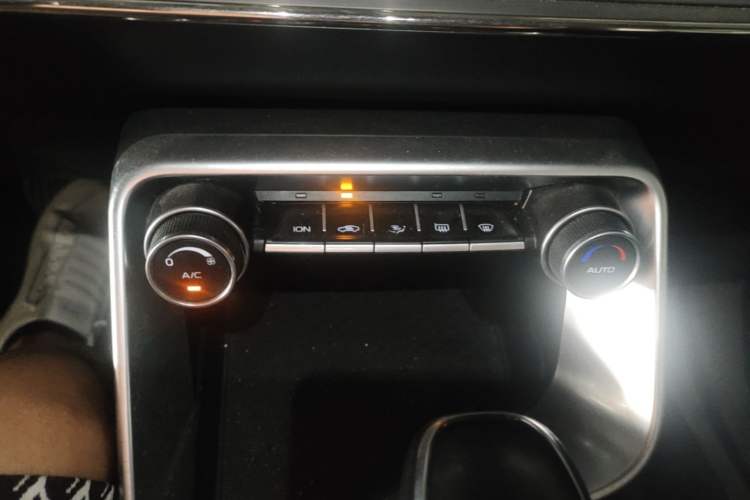 Used Geely Auto Binray 2019 200T DCT Binzhi Edition Audio And AC Panel