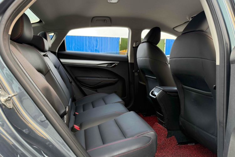 Used Geely Auto Binray 2019 200T Manual Binchi Edition Interior 4