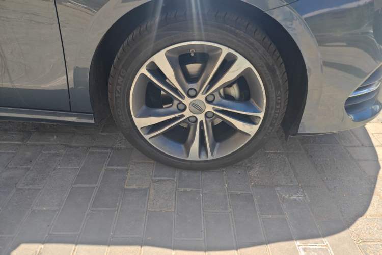 Used Geely Auto Binray 2019 200T DCT Binzhi Edition Right Front Wheel Hub