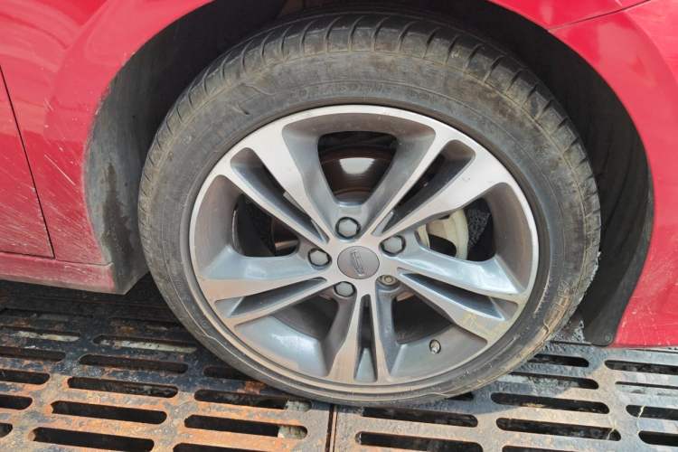 Used Geely Auto Binray 2019 200T DCT Binzhi Edition Right Front Wheel Hub