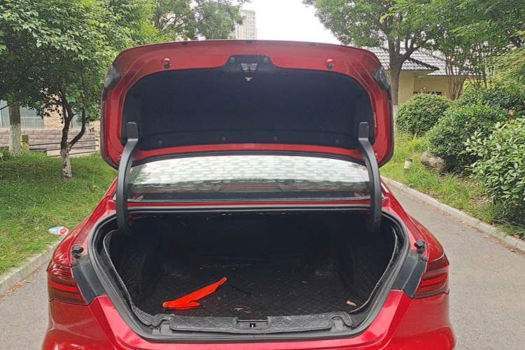 Used Geely Auto Binray 2019 200T Manual Binchi Edition Trunk
