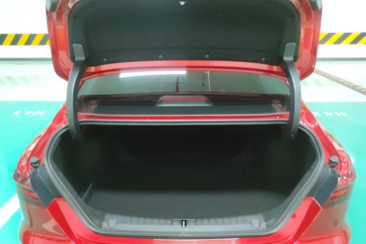 Used Geely Auto Binray 2019 200T DCT Binzhi Edition Trunk