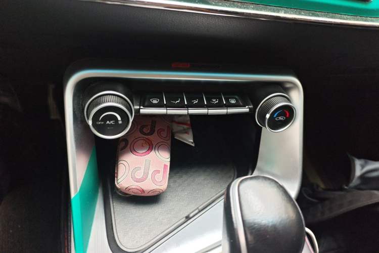 Used Geely Auto Binray 2019 200T DCT Binchi Edition Audio And AC Panel
